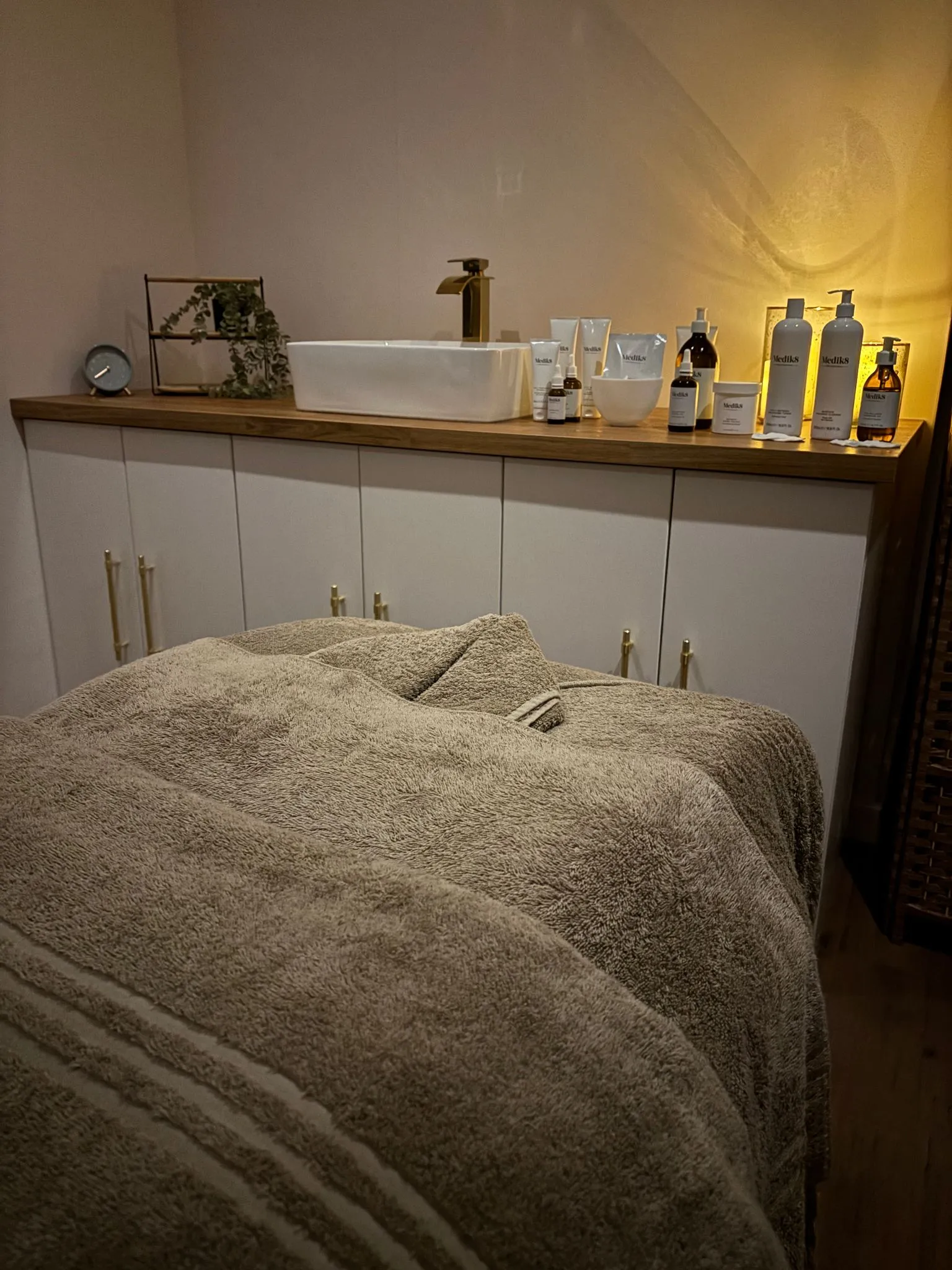 Massage / Facial Room